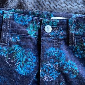Pilcro and Letterpress Velvet skinny Pants in mint condition size 28.